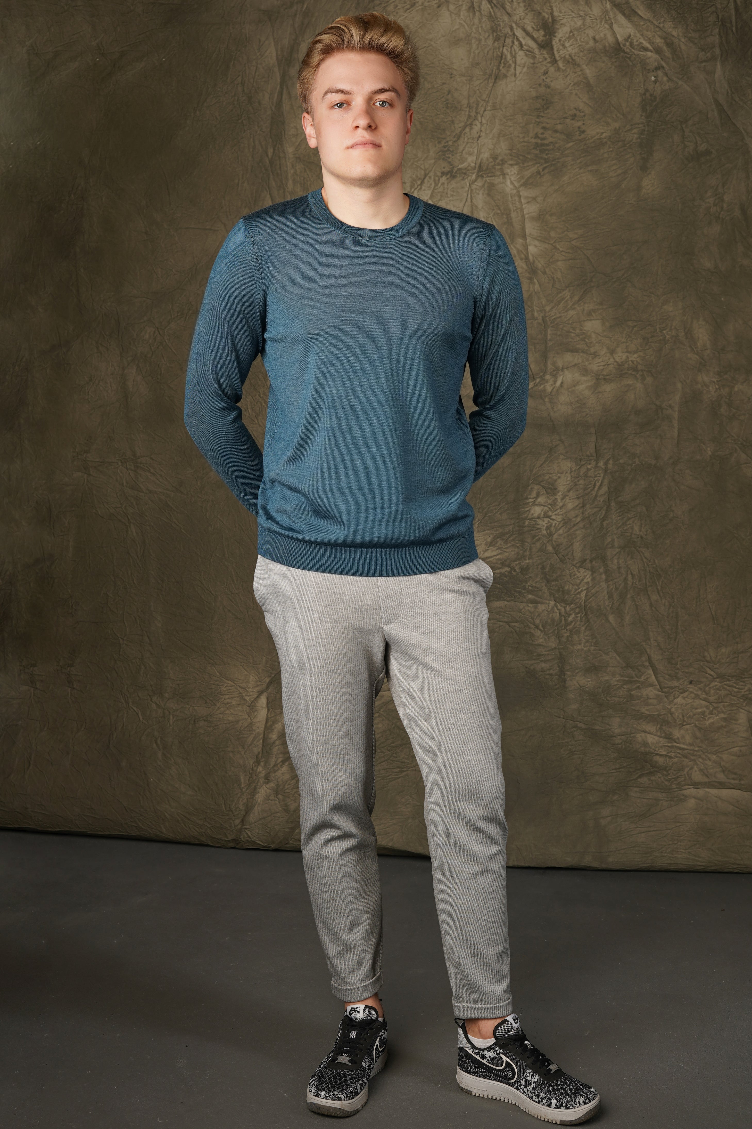 Cashmere round neck sweater
