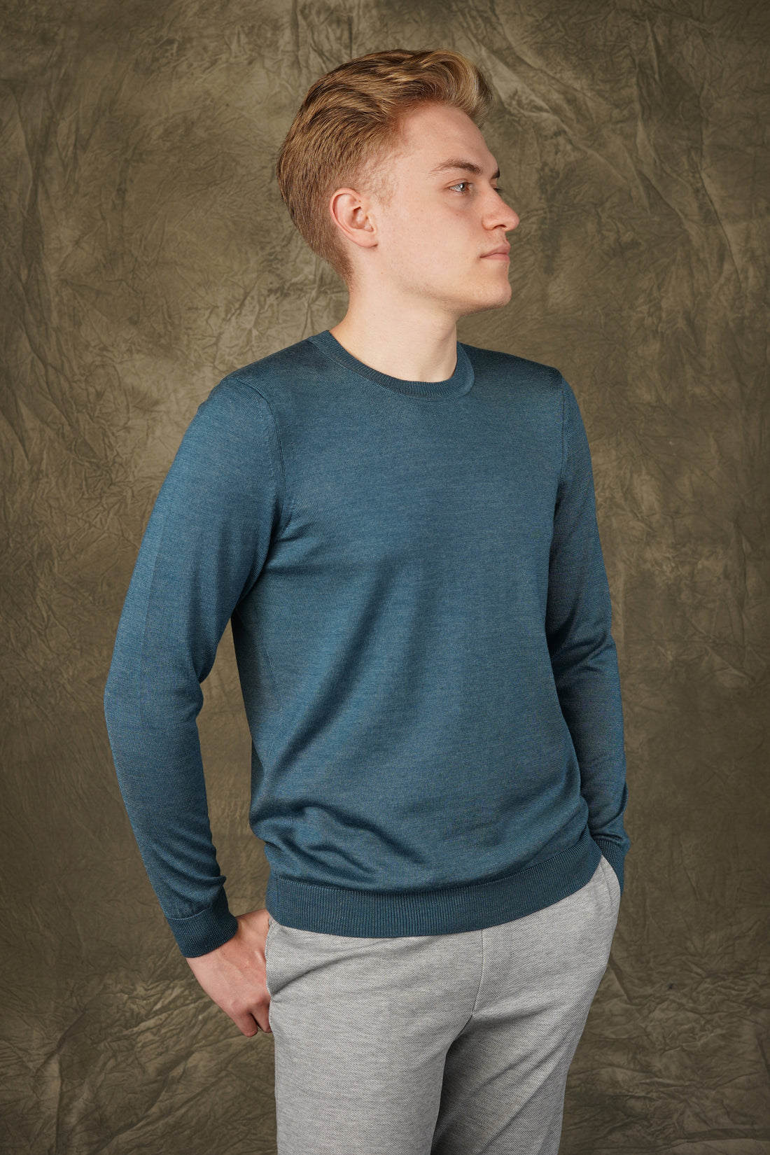 Cashmere round neck sweater