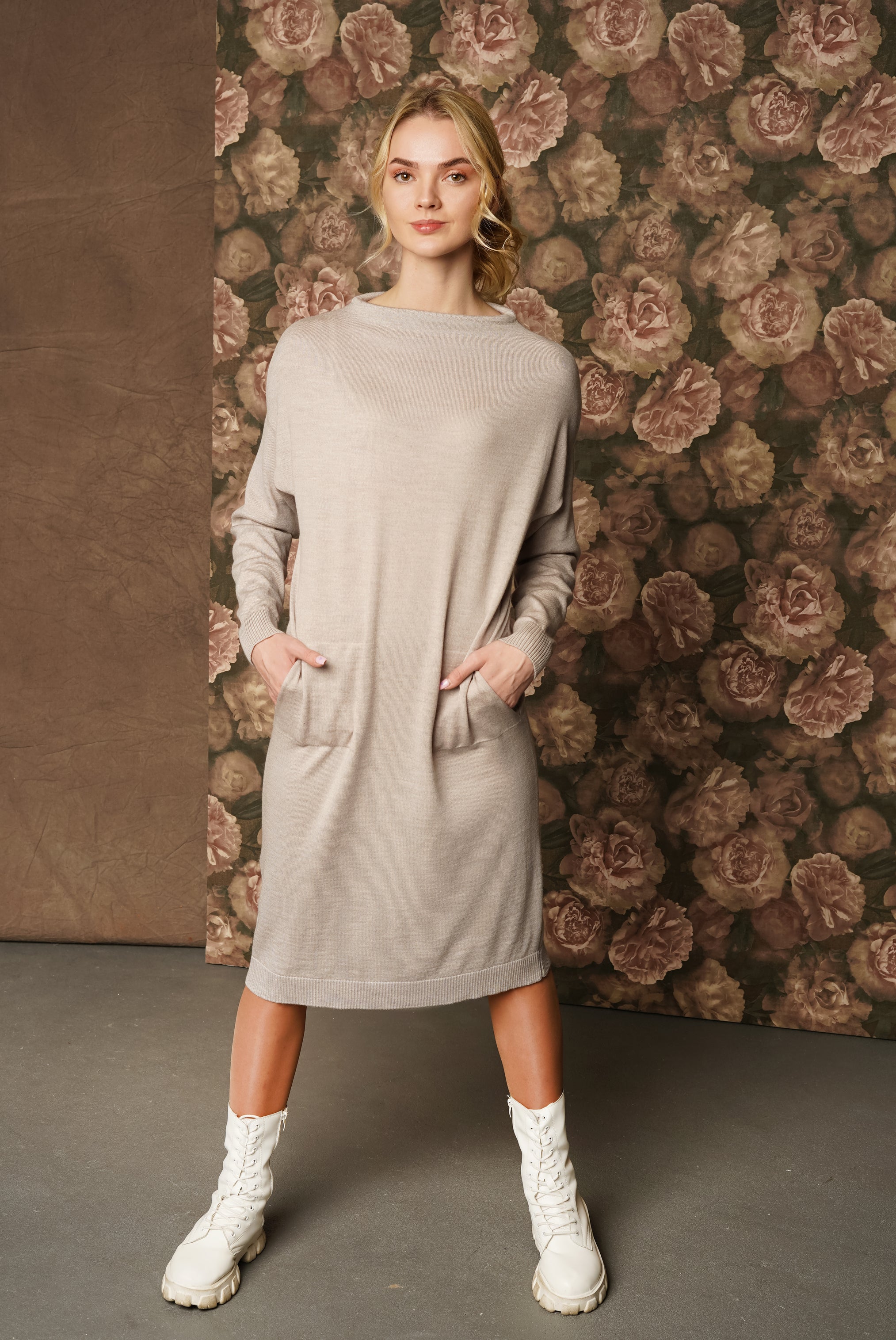 Merino wool dress with pockets