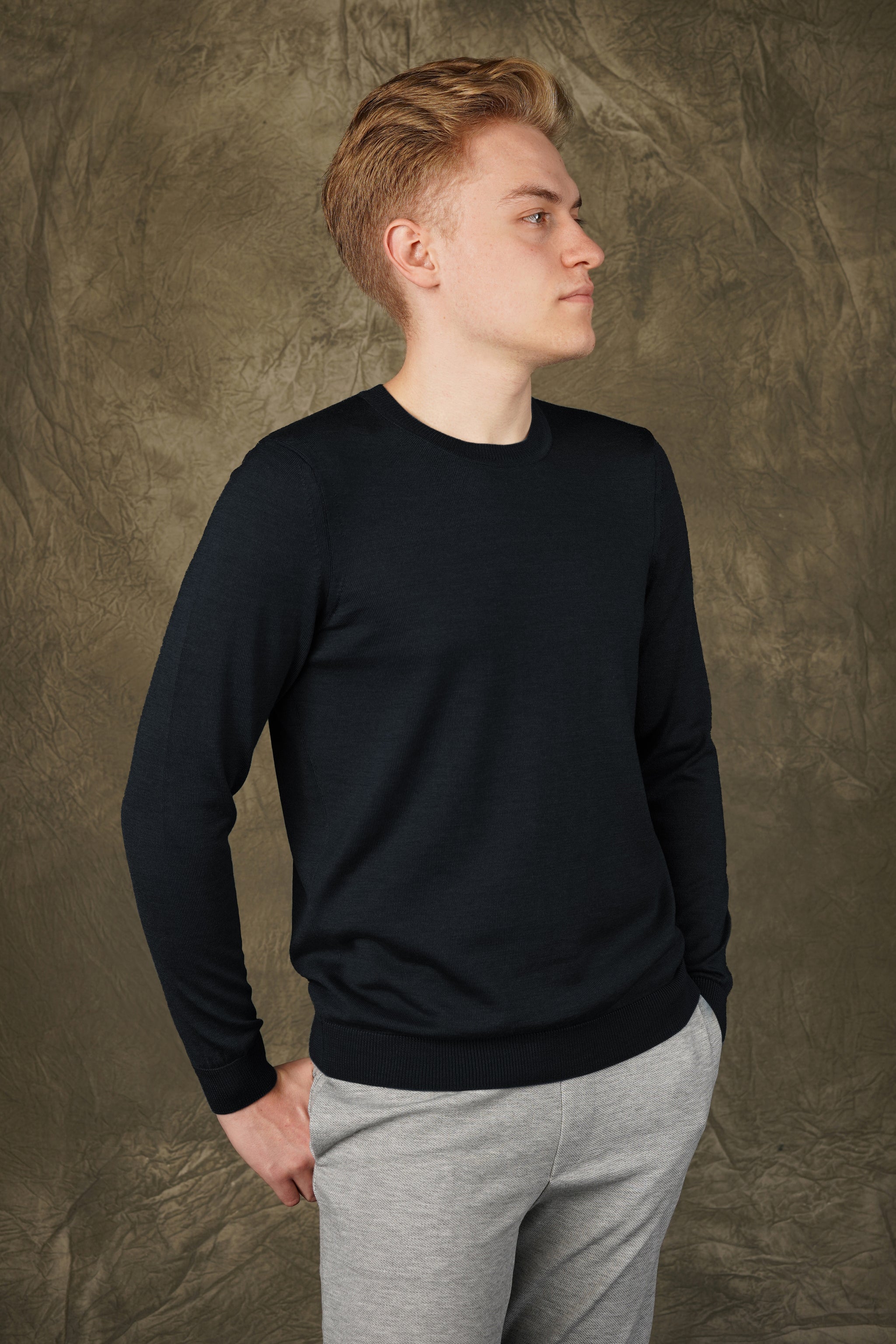 Cashmere round neck sweater