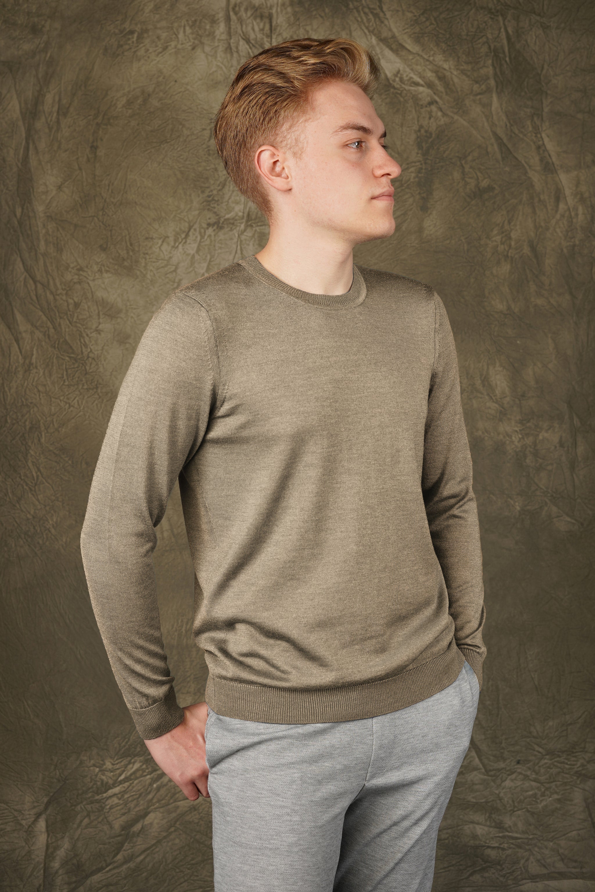 Cashmere round neck sweater
