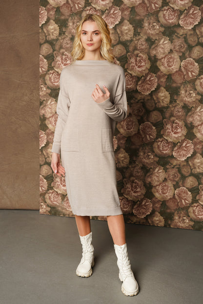 Merino wool dress with pockets
