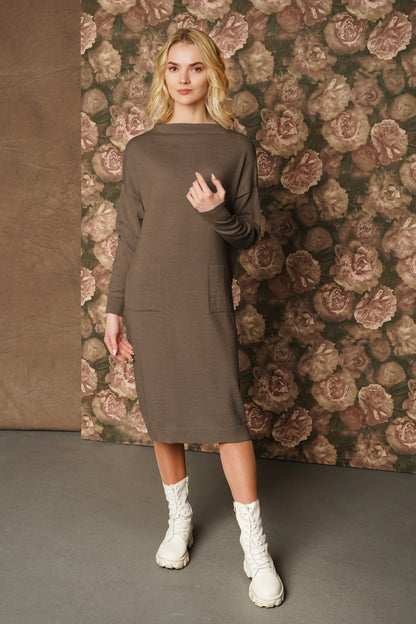 Merino wool dress with pockets